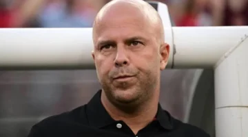 آرني سلوت ينتقد صفقات ليفربول ويؤكد استفادته نصف الإنفاق فقط